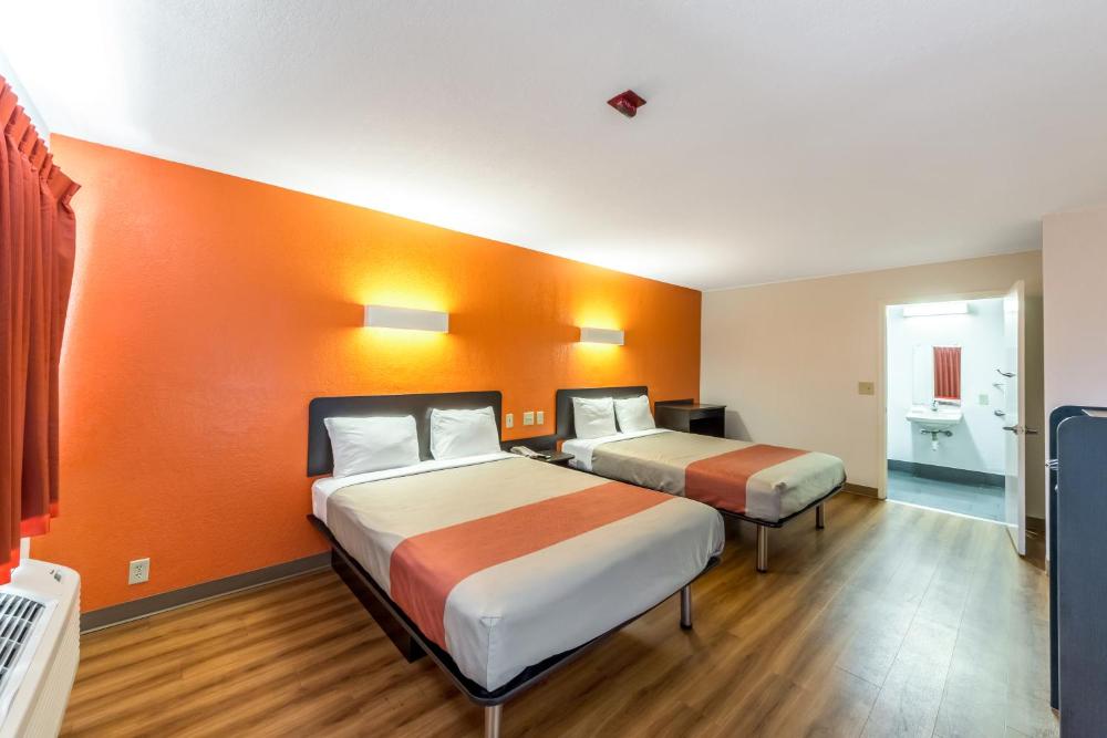 Queen Room with Two Queen Beds - Disability Access - Roll In Shower interior